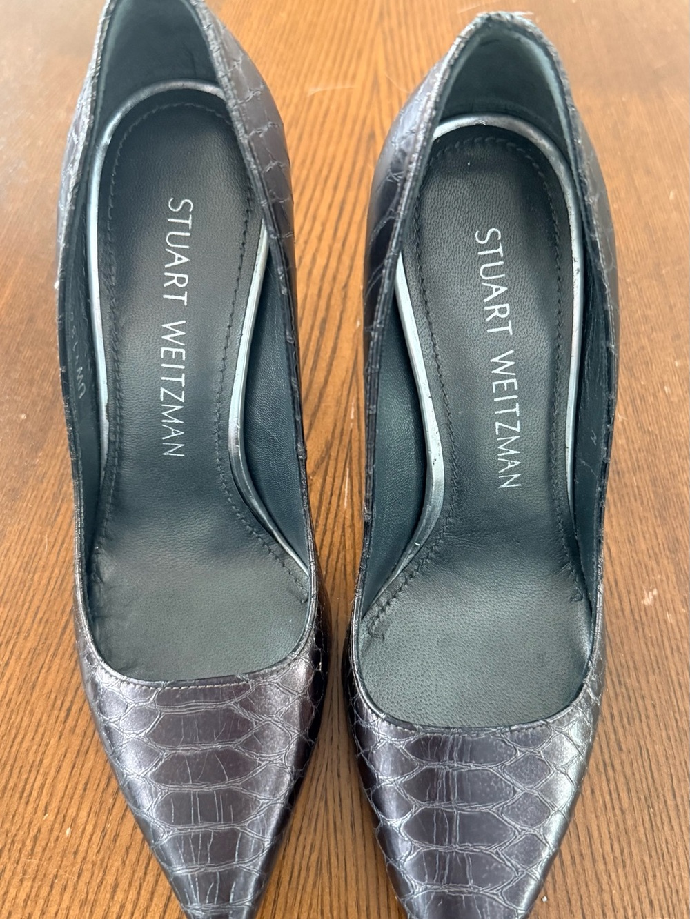 Stuart Weitzman Women's Steel Grey Croc-Embossed Pointed Toe Pump